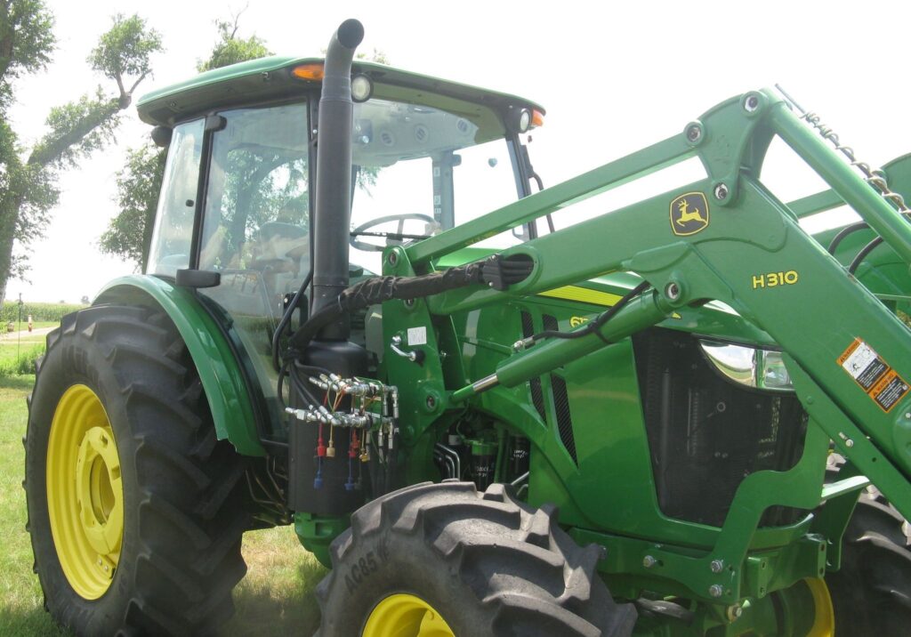 John Deere 6120E MFWD