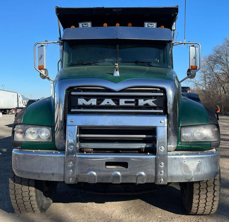 Mack GU713